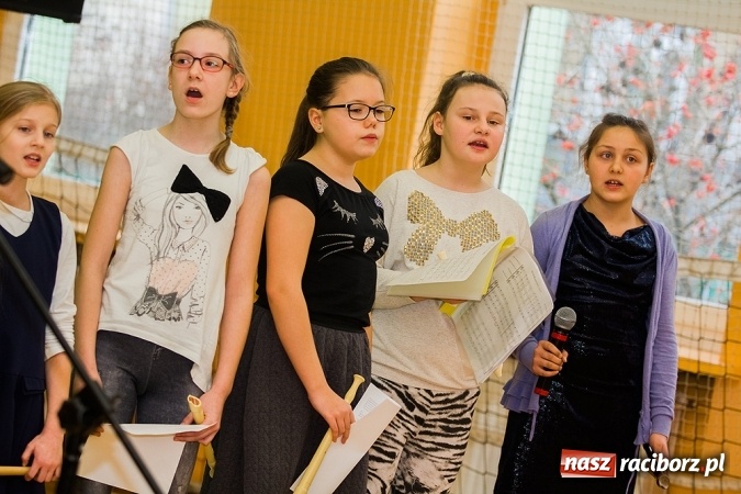 Zdjęcie w galerii na portalu naszraciborz.pl: Artystyczny poranek w SP 13 wiadomości z regionu