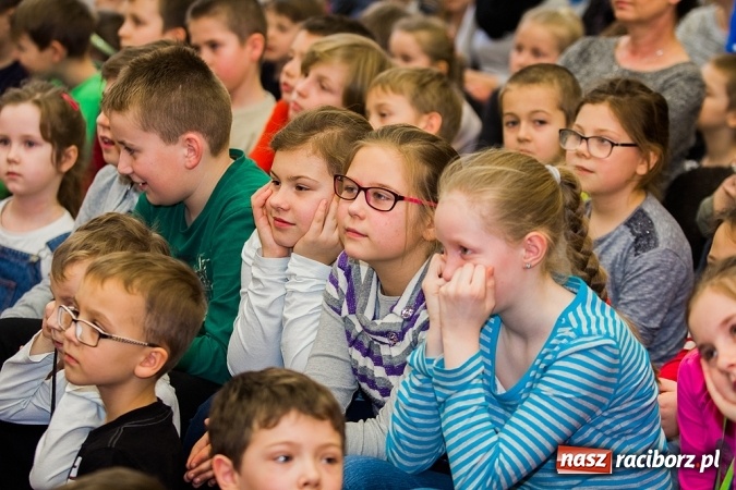Zdjęcie w galerii na portalu naszraciborz.pl: Artystyczny poranek w SP 13 wiadomości z regionu
