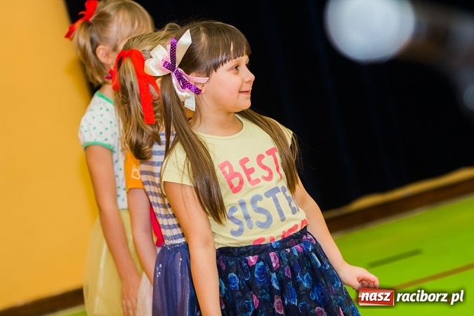 Zdjęcie w galerii na portalu naszraciborz.pl: Artystyczny poranek w SP 13 wiadomości z regionu