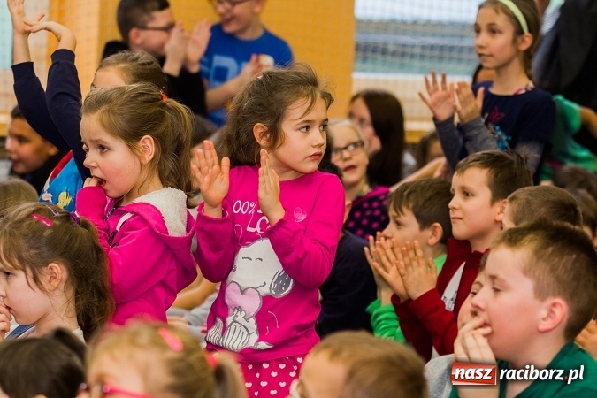 Zdjęcie w galerii na portalu naszraciborz.pl: Artystyczny poranek w SP 13 wiadomości z regionu