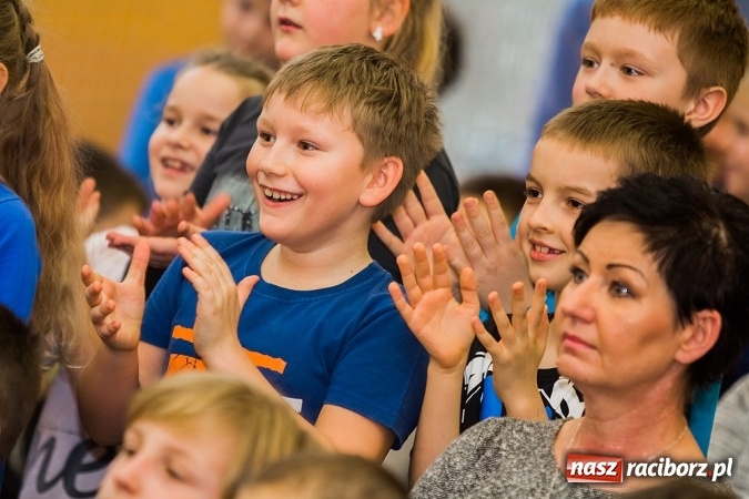 Zdjęcie w galerii na portalu naszraciborz.pl: Artystyczny poranek w SP 13 wiadomości z regionu