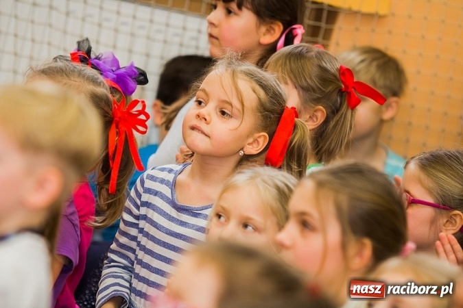 Zdjęcie w galerii na portalu naszraciborz.pl: Artystyczny poranek w SP 13 wiadomości z regionu