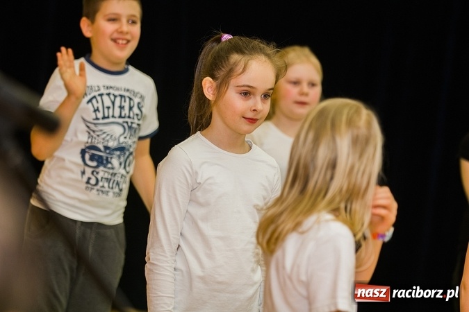 Zdjęcie w galerii na portalu naszraciborz.pl: Artystyczny poranek w SP 13 wiadomości z regionu