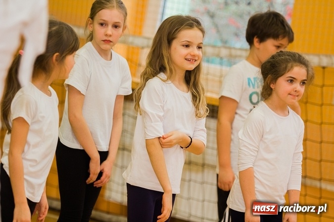 Zdjęcie w galerii na portalu naszraciborz.pl: Artystyczny poranek w SP 13 wiadomości z regionu