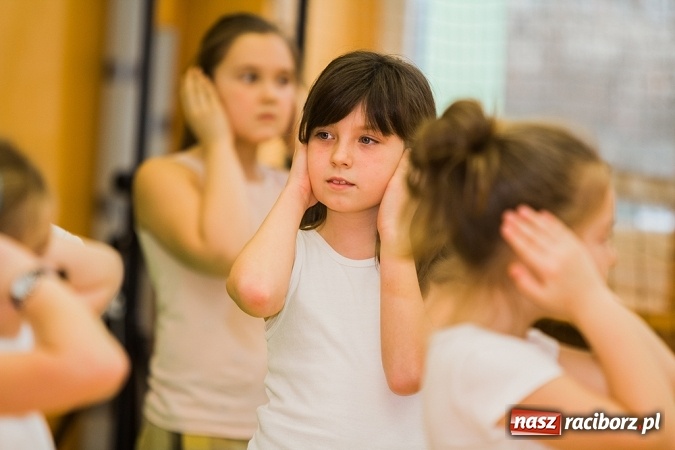 Zdjęcie w galerii na portalu naszraciborz.pl: Artystyczny poranek w SP 13 wiadomości z regionu