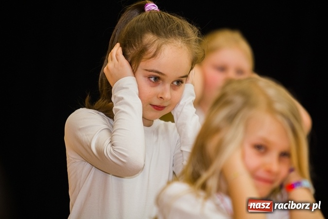 Zdjęcie w galerii na portalu naszraciborz.pl: Artystyczny poranek w SP 13 wiadomości z regionu