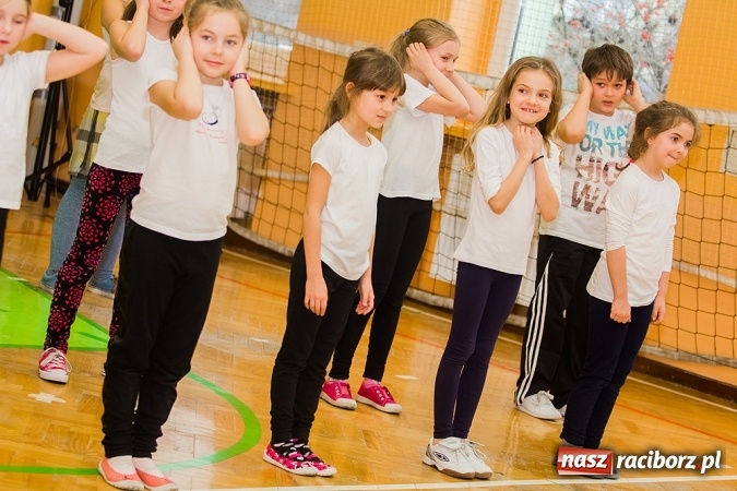 Zdjęcie w galerii na portalu naszraciborz.pl: Artystyczny poranek w SP 13 wiadomości z regionu