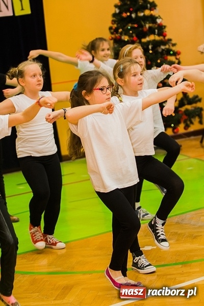 Zdjęcie w galerii na portalu naszraciborz.pl: Artystyczny poranek w SP 13 wiadomości z regionu