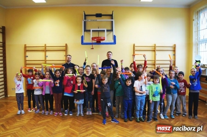 Zdjęcie w galerii na portalu naszraciborz.pl: Policjanci rozmawiali wczoraj o bezpieczeństwie podczas ferii z uczniami ZSP 4 wiadomości z regionu