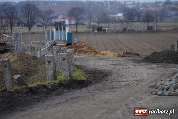 Zdjęcie w galerii na portalu naszraciborz.pl: Trwa remont wiaduktu w Nędzy. Mieszkańców mają dowieźć busy  wiadomości z regionu