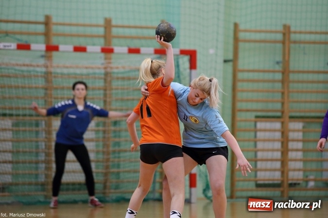Zdjęcie w galerii na portalu naszraciborz.pl: Rozgrywki piłki ręcznej szkół ponadgimnazjalnych na Arenie Rafako wiadomości z regionu