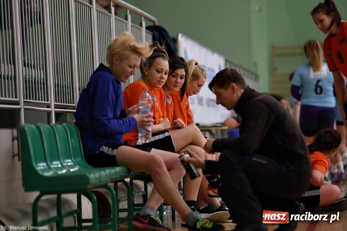 Zdjęcie w galerii na portalu naszraciborz.pl: Rozgrywki piłki ręcznej szkół ponadgimnazjalnych na Arenie Rafako wiadomości z regionu