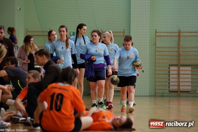 Zdjęcie w galerii na portalu naszraciborz.pl: Rozgrywki piłki ręcznej szkół ponadgimnazjalnych na Arenie Rafako wiadomości z regionu