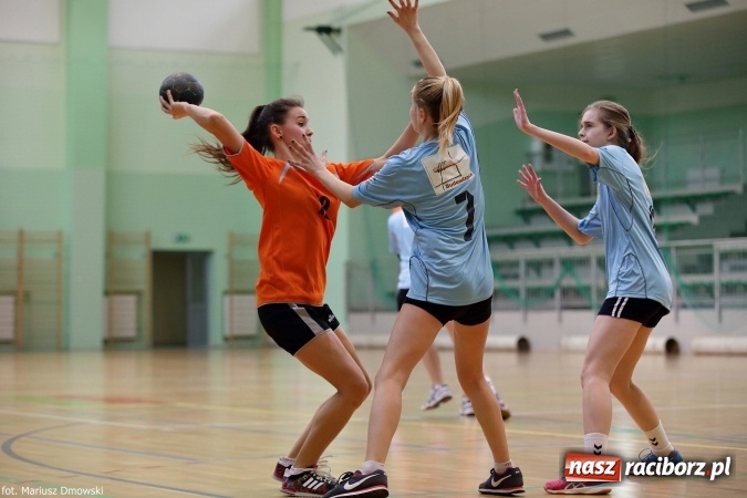 Zdjęcie w galerii na portalu naszraciborz.pl: Rozgrywki piłki ręcznej szkół ponadgimnazjalnych na Arenie Rafako wiadomości z regionu