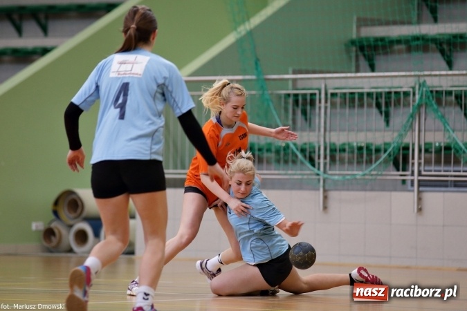 Zdjęcie w galerii na portalu naszraciborz.pl: Rozgrywki piłki ręcznej szkół ponadgimnazjalnych na Arenie Rafako wiadomości z regionu