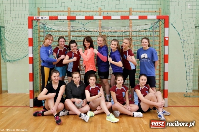 Zdjęcie w galerii na portalu naszraciborz.pl: Rozgrywki piłki ręcznej szkół ponadgimnazjalnych na Arenie Rafako wiadomości z regionu