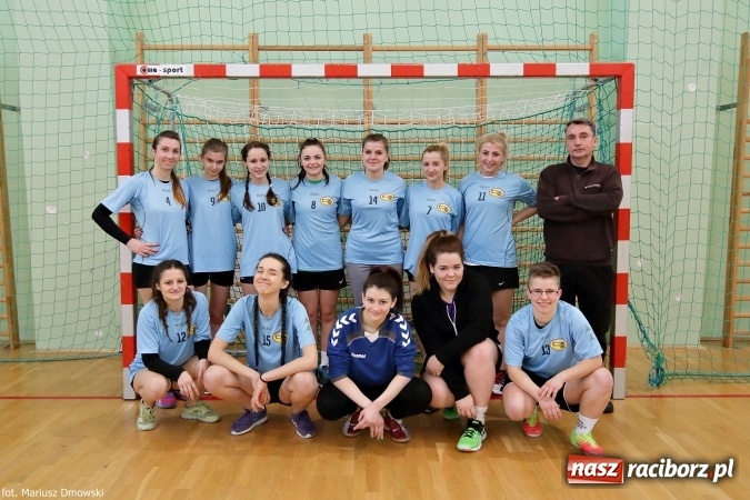 Zdjęcie w galerii na portalu naszraciborz.pl: Rozgrywki piłki ręcznej szkół ponadgimnazjalnych na Arenie Rafako wiadomości z regionu