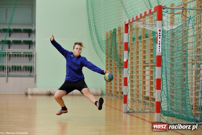 Zdjęcie w galerii na portalu naszraciborz.pl: Rozgrywki piłki ręcznej szkół ponadgimnazjalnych na Arenie Rafako wiadomości z regionu