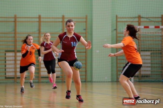 Zdjęcie w galerii na portalu naszraciborz.pl: Rozgrywki piłki ręcznej szkół ponadgimnazjalnych na Arenie Rafako wiadomości z regionu