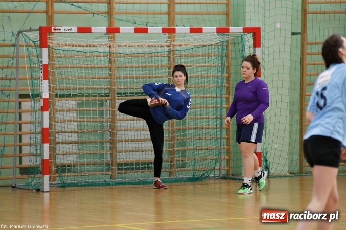 Zdjęcie w galerii na portalu naszraciborz.pl: Rozgrywki piłki ręcznej szkół ponadgimnazjalnych na Arenie Rafako wiadomości z regionu
