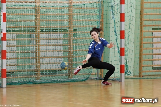 Zdjęcie w galerii na portalu naszraciborz.pl: Rozgrywki piłki ręcznej szkół ponadgimnazjalnych na Arenie Rafako wiadomości z regionu