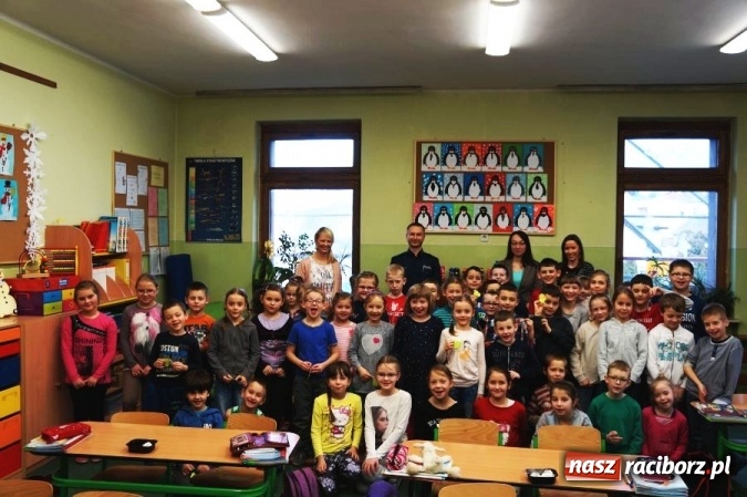 Zdjęcie w galerii na portalu naszraciborz.pl: Pogadanka o bezpiecznych feriach w Brzeziu  wiadomości z regionu