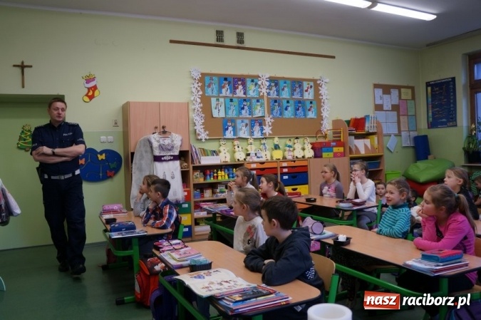 Zdjęcie w galerii na portalu naszraciborz.pl: Pogadanka o bezpiecznych feriach w Brzeziu  wiadomości z regionu