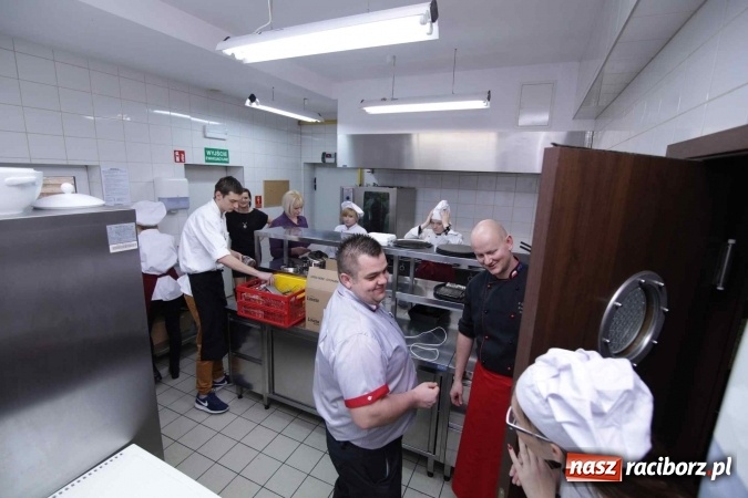 Zdjęcie w galerii na portalu naszraciborz.pl: Walentynkowo w sercu i na talerzu - konkurs kulinarny w Gastronomiku, czyli CKZiU nr 1 wiadomości z regionu