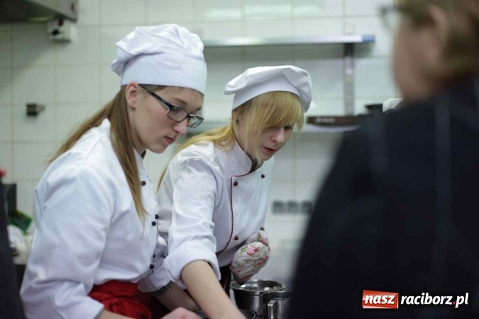 Zdjęcie w galerii na portalu naszraciborz.pl: Walentynkowo w sercu i na talerzu - konkurs kulinarny w Gastronomiku, czyli CKZiU nr 1 wiadomości z regionu