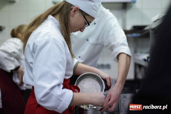 Zdjęcie w galerii na portalu naszraciborz.pl: Walentynkowo w sercu i na talerzu - konkurs kulinarny w Gastronomiku, czyli CKZiU nr 1 wiadomości z regionu