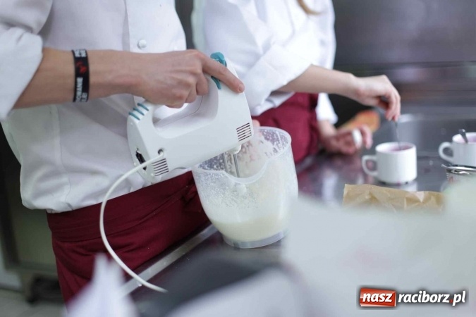 Zdjęcie w galerii na portalu naszraciborz.pl: Walentynkowo w sercu i na talerzu - konkurs kulinarny w Gastronomiku, czyli CKZiU nr 1 wiadomości z regionu