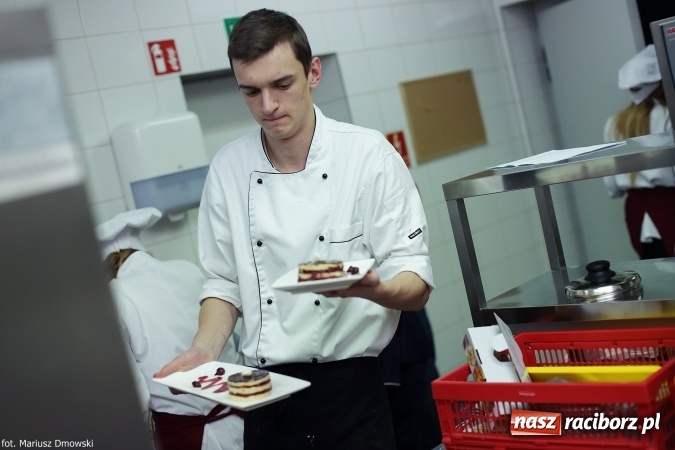 Zdjęcie w galerii na portalu naszraciborz.pl: Walentynkowo w sercu i na talerzu - konkurs kulinarny w Gastronomiku, czyli CKZiU nr 1 wiadomości z regionu