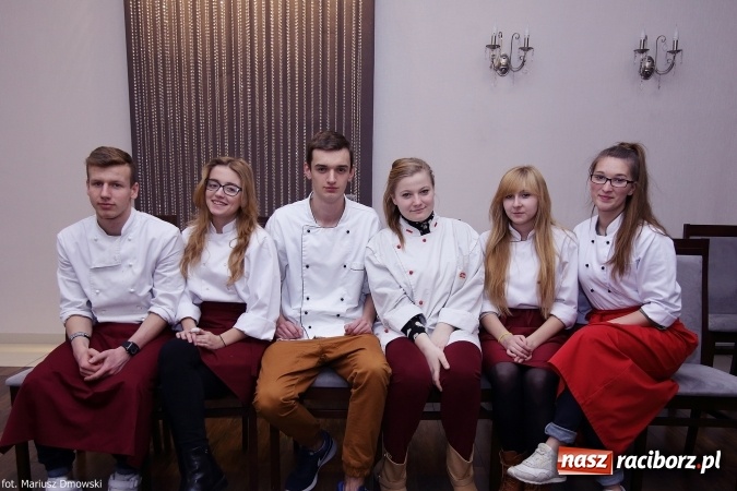 Zdjęcie w galerii na portalu naszraciborz.pl: Walentynkowo w sercu i na talerzu - konkurs kulinarny w Gastronomiku, czyli CKZiU nr 1 wiadomości z regionu