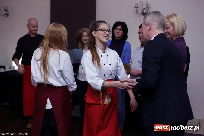 Zdjęcie w galerii na portalu naszraciborz.pl: Walentynkowo w sercu i na talerzu - konkurs kulinarny w Gastronomiku, czyli CKZiU nr 1 wiadomości z regionu