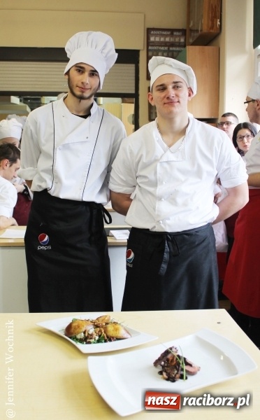 Zdjęcie w galerii na portalu naszraciborz.pl: Walentynkowo w sercu i na talerzu - konkurs kulinarny w Gastronomiku, czyli CKZiU nr 1 wiadomości z regionu