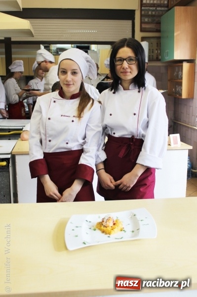 Zdjęcie w galerii na portalu naszraciborz.pl: Walentynkowo w sercu i na talerzu - konkurs kulinarny w Gastronomiku, czyli CKZiU nr 1 wiadomości z regionu