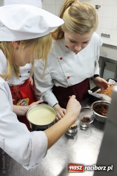 Zdjęcie w galerii na portalu naszraciborz.pl: Walentynkowo w sercu i na talerzu - konkurs kulinarny w Gastronomiku, czyli CKZiU nr 1 wiadomości z regionu