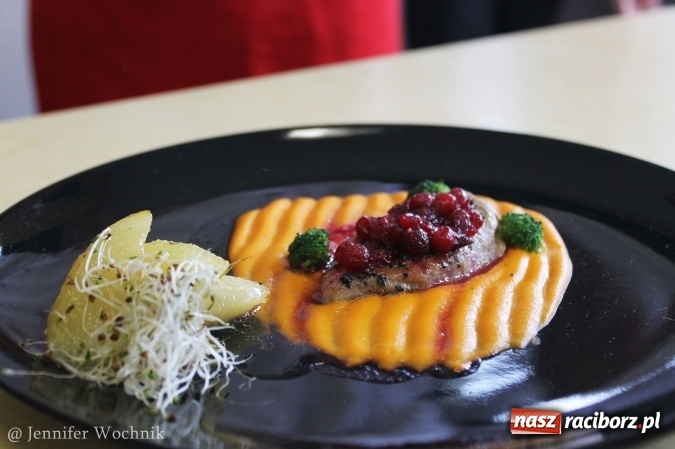 Zdjęcie w galerii na portalu naszraciborz.pl: Walentynkowo w sercu i na talerzu - konkurs kulinarny w Gastronomiku, czyli CKZiU nr 1 wiadomości z regionu