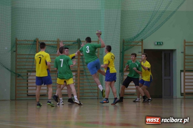 Zdjęcie w galerii na portalu naszraciborz.pl: Miejskie rozgrywki szkolne w szczypiorniaka w Arenie Rafako wiadomości z regionu