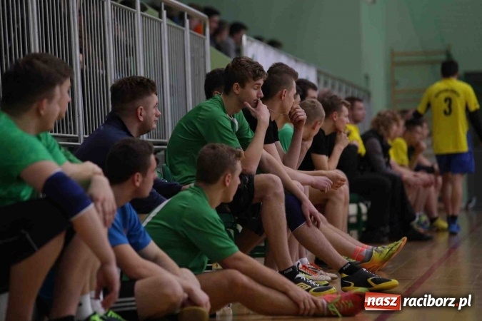 Zdjęcie w galerii na portalu naszraciborz.pl: Miejskie rozgrywki szkolne w szczypiorniaka w Arenie Rafako wiadomości z regionu