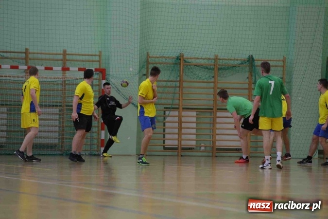 Zdjęcie w galerii na portalu naszraciborz.pl: Miejskie rozgrywki szkolne w szczypiorniaka w Arenie Rafako wiadomości z regionu