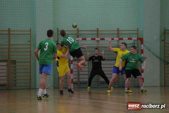 Zdjęcie w galerii na portalu naszraciborz.pl: Miejskie rozgrywki szkolne w szczypiorniaka w Arenie Rafako wiadomości z regionu