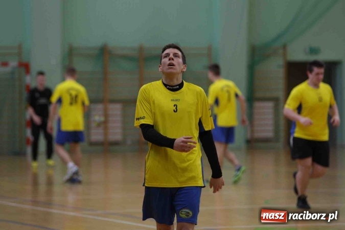 Zdjęcie w galerii na portalu naszraciborz.pl: Miejskie rozgrywki szkolne w szczypiorniaka w Arenie Rafako wiadomości z regionu