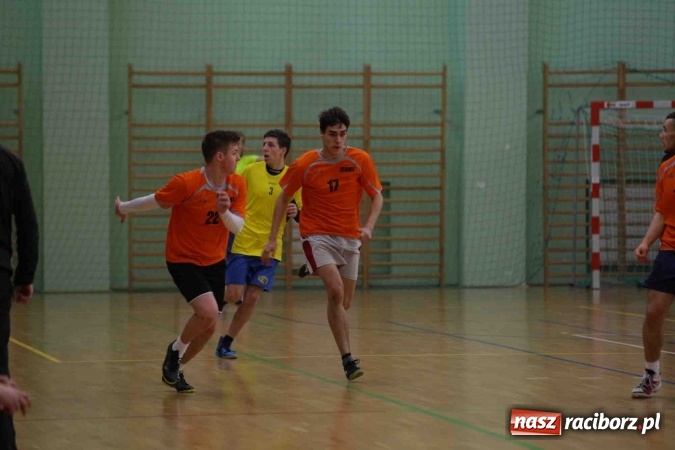 Zdjęcie w galerii na portalu naszraciborz.pl: Miejskie rozgrywki szkolne w szczypiorniaka w Arenie Rafako wiadomości z regionu