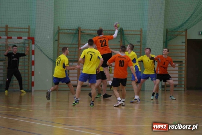 Zdjęcie w galerii na portalu naszraciborz.pl: Miejskie rozgrywki szkolne w szczypiorniaka w Arenie Rafako wiadomości z regionu