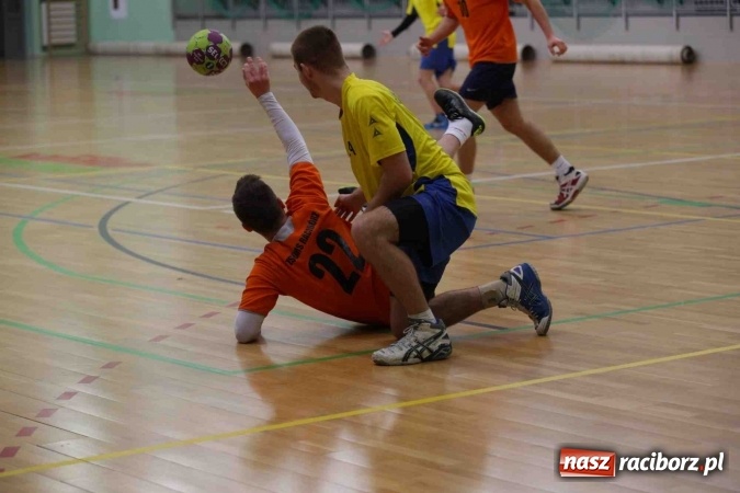 Zdjęcie w galerii na portalu naszraciborz.pl: Miejskie rozgrywki szkolne w szczypiorniaka w Arenie Rafako wiadomości z regionu