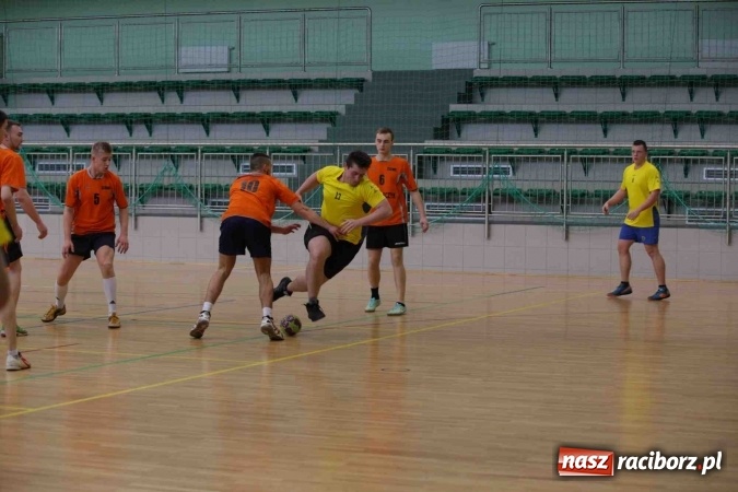 Zdjęcie w galerii na portalu naszraciborz.pl: Miejskie rozgrywki szkolne w szczypiorniaka w Arenie Rafako wiadomości z regionu