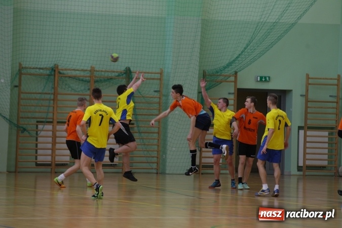 Zdjęcie w galerii na portalu naszraciborz.pl: Miejskie rozgrywki szkolne w szczypiorniaka w Arenie Rafako wiadomości z regionu