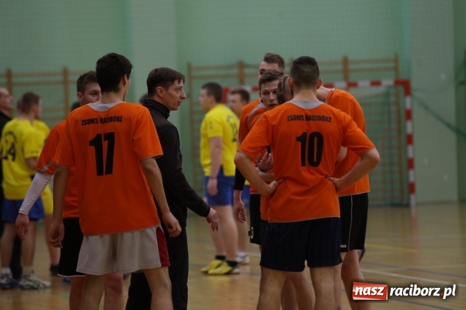 Zdjęcie w galerii na portalu naszraciborz.pl: Miejskie rozgrywki szkolne w szczypiorniaka w Arenie Rafako wiadomości z regionu