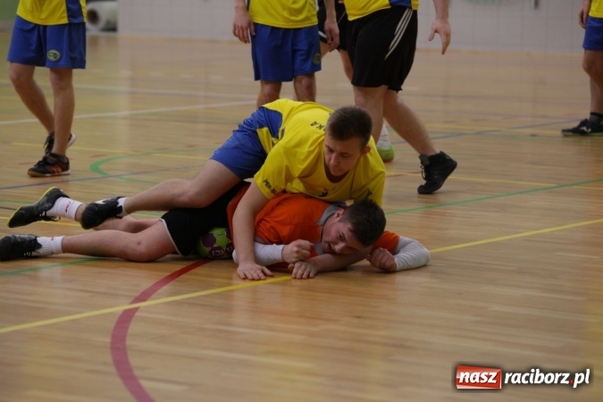 Zdjęcie w galerii na portalu naszraciborz.pl: Miejskie rozgrywki szkolne w szczypiorniaka w Arenie Rafako wiadomości z regionu